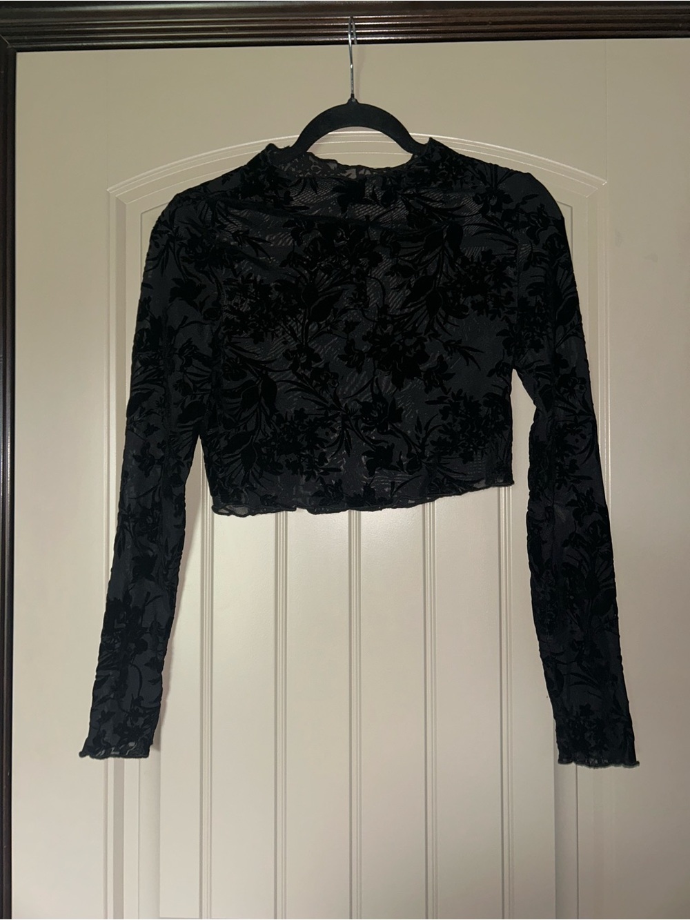 SHEIN Black Long-Sleeve Velvet Burnout Crop Top